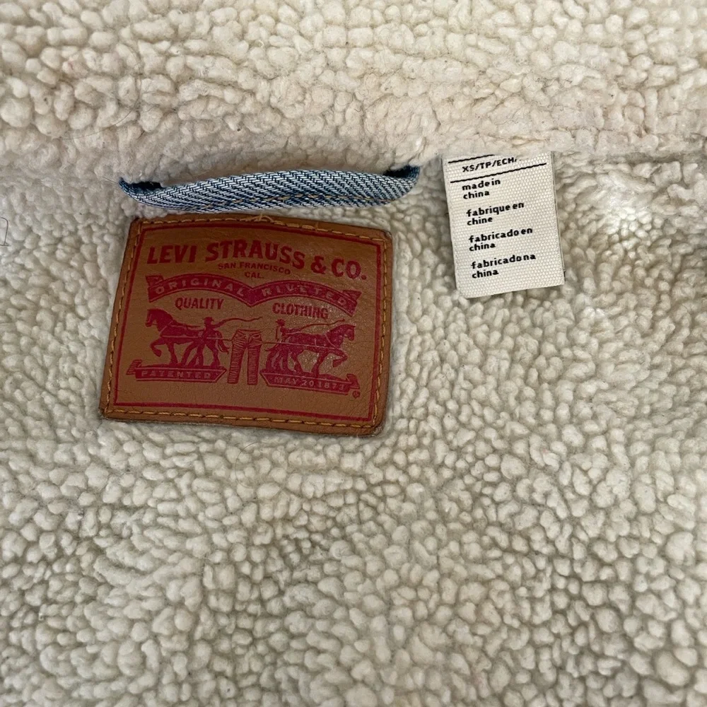 Levi's Denim Jacket with Cream Sherpa Lining - Picture 5 of 6